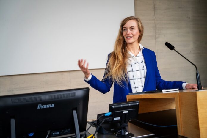 Gründerinnen und Gründer überzeugen Investoren mit Präsenz Laura Wällnitz Fotografin Kerstin Bergmann
