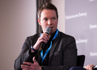 Was passiert, wenn KI konsequent aus Kundensicht gedacht wird? LoyJoy KI Conversational AI für Unternehmen ulf lötschert loyjoy