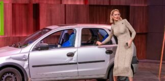 30 März 2026: Startups und Innovation in Die Höhle der Löwen Investorin Janna Ensthaler unterzieht den Nothammer im Kartenformat von „Easy Exit Card“ direkt dem Praxistest. Bildcredits/Fotograf: RTL / Bernd-Michael Maurer