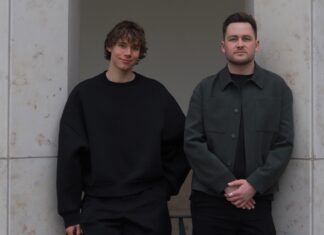 Warum greifen wir ständig zum Smartphone obwohl wir es eigentlich gar nicht wollen? Amba hilft bewusste Smartphone Nutzung zu lernen Teambild Bastian Fischer und Yves Maurice Clever