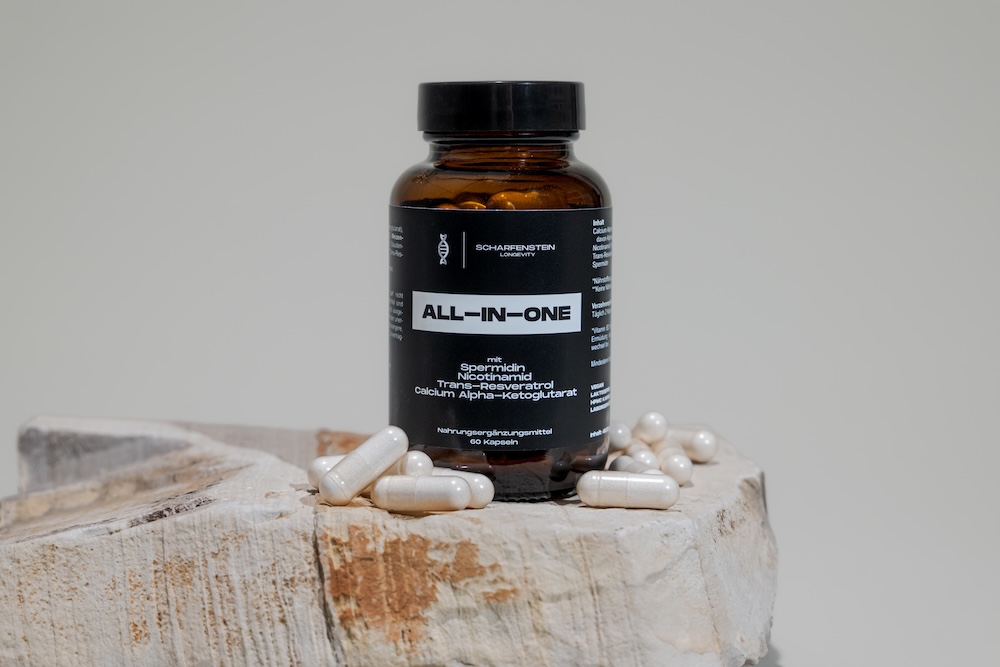 Der ALL-IN-ONE Longevity Zellkomplex von SCHARFENSTEIN kombiniert vier zentrale Wirkstoffe der Longevity-Forschung. © Scharfenstein Longevity