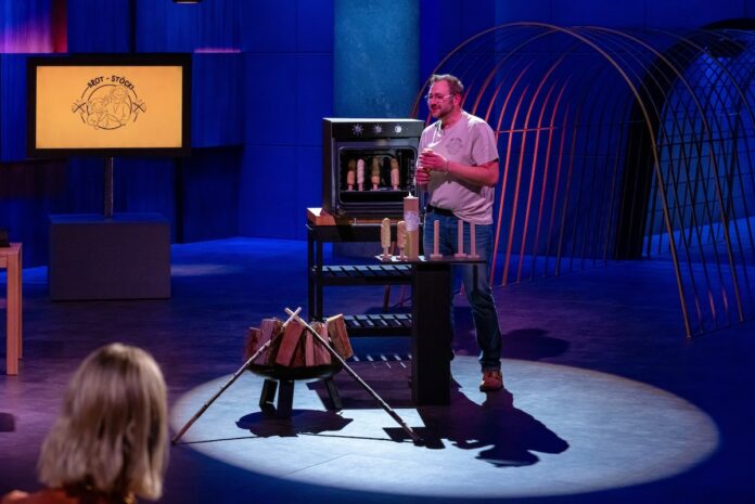 Brot-Stöcki Stockbrot Backofen einfache Zubereitung Beim Battle präsentiert Christian Nowak mit „Brot Stöcki“ Stockbrot ohne Feuer. Bildcredits/Fotograf: RTL / Bernd-Michael Maurer