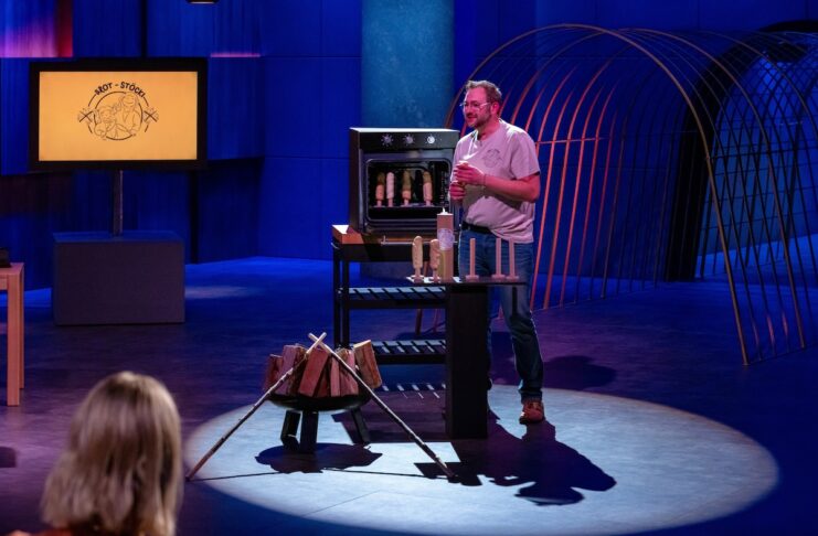 Brot-Stöcki Stockbrot Backofen einfache Zubereitung Beim Battle präsentiert Christian Nowak mit „Brot Stöcki“ Stockbrot ohne Feuer. Bildcredits/Fotograf: RTL / Bernd-Michael Maurer