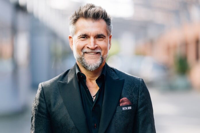 Iron Mindset KI Menschen Technologie Führung Stärke Slatco