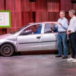 Warum dieses Produkt bald in keinem Auto mehr fehlen könnte Easy Exit Card Rettungskarte Sicherheit Auto V.l.: Stephan Pannhorst, Bernd Lüke und Sylvain Victor präsentieren mit „Easy Exit Card“ einen Nothammer im Kartenformat. Sie erhoffen sich ein Investment von 100.000 Euro für 25 Prozent der Firmenanteile. Bildrechte/FotografRTL / Bernd-Michael Maurer