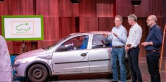 Warum dieses Produkt bald in keinem Auto mehr fehlen könnte Easy Exit Card Rettungskarte Sicherheit Auto V.l.: Stephan Pannhorst, Bernd Lüke und Sylvain Victor präsentieren mit „Easy Exit Card“ einen Nothammer im Kartenformat. Sie erhoffen sich ein Investment von 100.000 Euro für 25 Prozent der Firmenanteile. Bildrechte/FotografRTL / Bernd-Michael Maurer