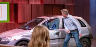 Warum dieses Produkt bald in keinem Auto mehr fehlen könnte Easy Exit Card Rettungskarte Sicherheit Auto V.l.: Stephan Pannhorst, Bernd Lüke und Sylvain Victor präsentieren mit „Easy Exit Card“ einen Nothammer im Kartenformat. Sie erhoffen sich ein Investment von 100.000 Euro für 25 Prozent der Firmenanteile. Bildrechte/FotografRTL / Bernd-Michael Maurer