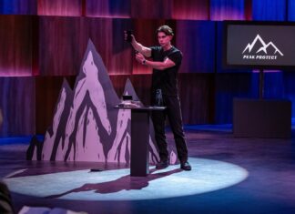 Warum verlieren so viele Menschen ihr Smartphone im Alltag – und gibt es endlich eine einfache Lösung? Easy Protect Smartphone Sicherung Sicherheit Höhle der Löwen im Battle treten "Peak Protect“ mit Gründer Christopher Czellary (Foto) gegen „Jimmy“ mit Gründer Phillip Hammerer gegeneinander an. Wer kann die „Löwen“ mit seiner Geschäftsidee überzeugen und darf weiter pitchen ? Bildcredits/ Fotograf: RTL / Bernd-Michael Maurer