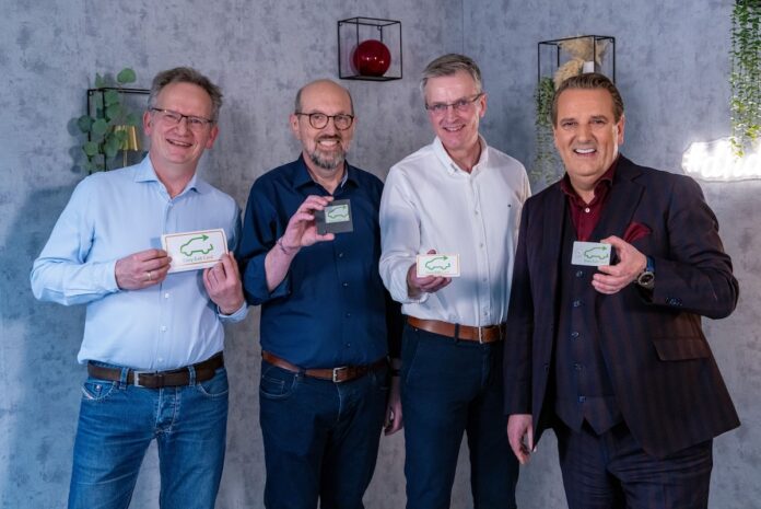 Rettungswerkzeug Easy Exit Card für Sicherheitsausstattung Bild: Easy Exit Card S v.l.Bernd Lüke,Sylvain Victor,Stephan Pannhorst,Ralf Dümmel Bildcredits/Fotograf: RTL Bernd-Michael Maurer