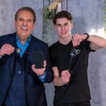 Selfie, Sturz, Schreckmoment Smartphone sichern mit Easy Protect Handysicherung gegen Sturz EasyProtect v. l.: Ralf Dümmel, Christopher Czellary. Bildcredit/Fotograf: RTL / Bernd Michael Maurer