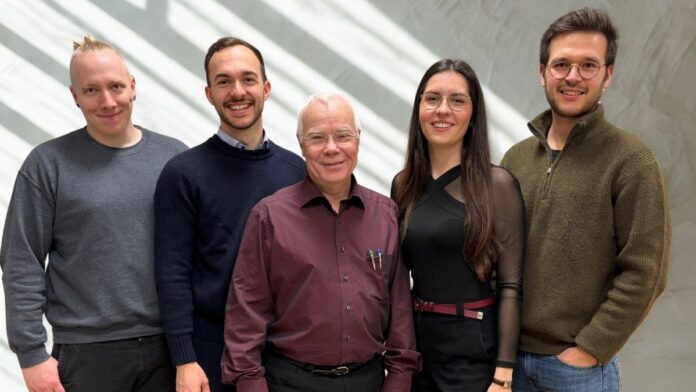 Bild: Eversion Gruenderteam v.l.n.r. Lucas Heitele Timon Sutter Wolfgang Triebstein Julia Zimmermann Maximilian Starkmann Bildcredits : EVERSION Technologies GmbH