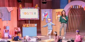 Warum entdecken immer mehr Kinder Yoga für sich? YOGITIER Yogamatten Kinderyoga für Kinder entdecken Bild: Fei Schäfer präsentiert mit YOGITIER Kinderyogamatten in Tierform. Sie erhofft sich ein Investment von 100.000 Euro für 10 Prozent der Firmenanteile. Bildcredits/ Fotograf RTL / Bernd-Michael Maurer