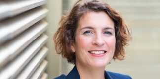 Was Frauen auf dem Weg in Toppositionen wirklich bremst Frauen in Führung Fiona Ruff über Netzwerke und Karriere Bildcredits Frau Winkelmann Businessfotografie & Film Businessshooting öö