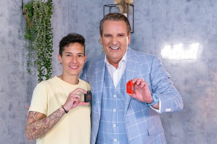 Erste Hilfe leicht gemacht mit Heartbeat Revivel bei Reanimation Bild Heartbeat Revival v. l. Nicole Oudes, Ralf Dümmel Bildcredit/Fotograf: RTL Bernd Michael Maurer