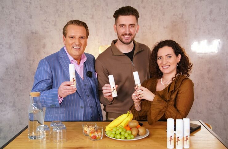 Strumpfhosen schützen mit NYLAM vor Laufmaschen Nylam v.l.Ralf Dümmel,Mergim Klimenta,Arta Klimenta Bildcredit/Fotograf: RTL Stefan Gregorowius