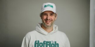 Warum ein einfacher Flohmarkt plötzlich ganze Nachbarschaften zusammenbringt HofFloh Plattform für Hofflohmarkt in Nachbarschaft Sebastian Schmitz Fotograf Lukas Schulze