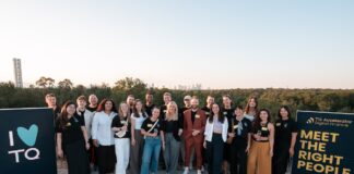 Wie entstehen aus Finanzinnovation und Technologie neue Geschäftsmodelle? de:hub Frankfurt FinTech Startups Innovationen. Bildcredits/Fotograf: Maximilian Kafanke TechQuartier Teambild