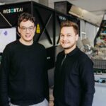 WeSort.AI sichert sich 10 Mio. Euro Finanzierung Kritische Rohstoffe: WeSort.AI stärkt Recycling v. l. Gründer von WeSort.AI – Johannes Laier & Nathanael Laier