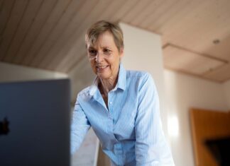 Spät gründen, besser gründen? Gründung, Erfahrung und Unternehmen erfolgreich aufbauen Yvonne Bechheim Bildcredits: Fotograf GM-Photography