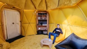 Würdest du in einem Haus wohnen, das fast komplett unter der Erde liegt?