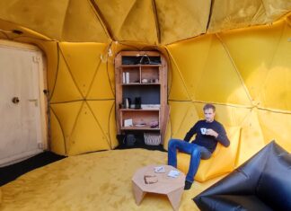 Würdest du in einem Haus wohnen, das fast komplett unter der Erde liegt? Pneumo Planet: aufblasbare Erdhäuser aus Österreich Thomas Herzig