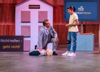 Was hilft Menschen wirklich, wenn im Notfall jede Sekunde zählt? Heartbeat Revivel Erste Hilfe Notfall Pitch Höhle der Löwen Nicole Oudes präsentiert mit „Heartbeat Revivel“ den Erste-Hilfe Schlüsselanhänger mit Stimme. Investor Ralf Dümmel macht den Praxistest. Bildcredits/Fotograf: RTL / Bernd-Michael Maurer