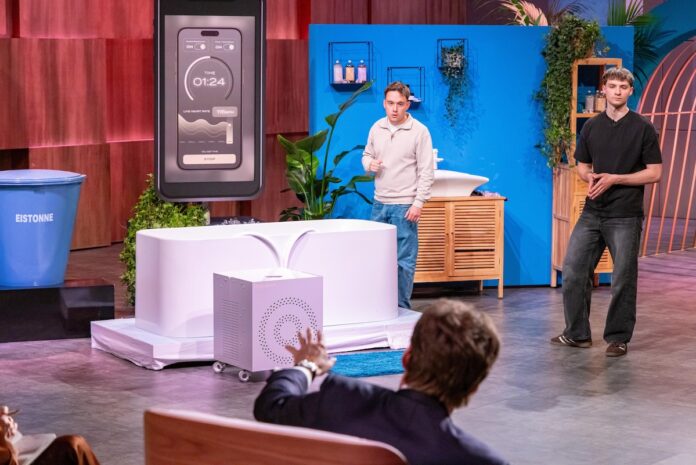 Pooldown Kältetherapie Höhle der Löwen Pitch Aurel Hampl (r.) und Nicolai Trittmann präsentieren den 