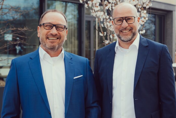 Kühlwasserbehandlung Wassertechnologie blue activity Michael Simon (CTO & Co-Founder) (links) und Lars Havighorst (CEO) (rechts) von blue activity Bildnachweis: blue activity