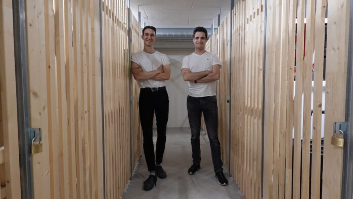 storabble Lagerräume Lagerraum Vergleichsplattform Europa Founder Team Bild stehend