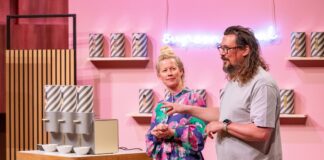 Was passiert, wenn man Nusscreme einfach frisch presst? supernutural Nusscreme bei Höhle der Löwen Pitch Amelie und Timo Sperber präsentieren den Nutbooster von „supernutural“. Sie erhoffen sich ein Investment von 500.000 Euro für 6,25 Prozent der Firmenanteile. Bildcredits/Fotograf: RTL / Bernd-Michael Maurer