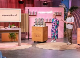 Noch bevor die Löwen sitzen, klebt alles 9. März 2026 Die Höhle der Löwen Startups Amelie und Timo Sperber präsentieren den Nutbooster von „supernutural“. Sie erhoffen sich ein Investment von 500.000 Euro für 6,25 Prozent der Firmenanteile. Bildcredits/ Fotograf: RTL / Bernd-Michael Maurer