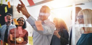 Bootstrapping erklärt: Definition, Vorteile und Risiken der Eigenfinanzierung für Startups und Gründer im Überblick.