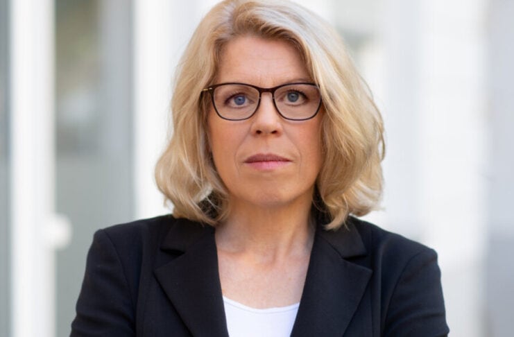 Femizide Deutschland: Interview mit Kristina Wolff Bild Prof. Dr. Kristina Wolff Gründerin des Femicide Observation Center Deutschland (F.O.C.G.) Aktivistin und Referentin zahlreicher Vorträge zum Thema © Die Hoffotografen