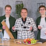 Stoßlüften ohne Umräumen Fensterbank ohne Bohren frischluft Fensterbrett lüften. Bild Frischluft Fensterbrett Höhle der Löwen Pitch: v.l.Lukas Benkhoff, Ralf Dümmel, Benedikt Hartmann Bildcredits/ Fotograf: RTL Bernd-Michael Maurer