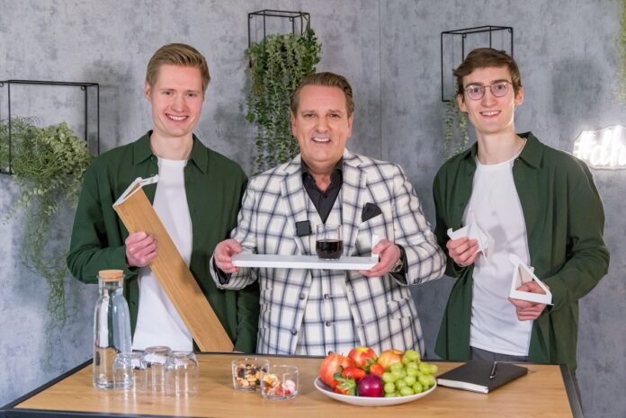 Fensterbank ohne Bohren frischluft Fensterbrett lüften. Bild Frischluft Fensterbrett Höhle der Löwen Pitch: v.l.Lukas Benkhoff, Ralf Dümmel, Benedikt Hartmann Bildcredits/ Fotograf: RTL Bernd-Michael Maurer