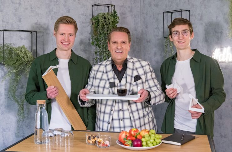 Fensterbank ohne Bohren frischluft Fensterbrett lüften. Bild Frischluft Fensterbrett Höhle der Löwen Pitch: v.l.Lukas Benkhoff, Ralf Dümmel, Benedikt Hartmann Bildcredits/ Fotograf: RTL Bernd-Michael Maurer