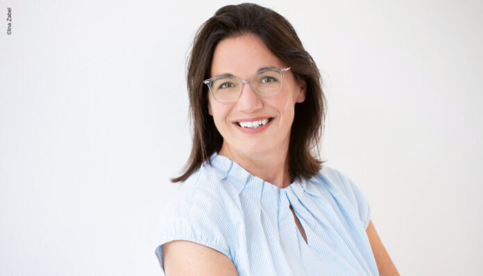 Darm Frauen Ernährung Unterschiede verstehen Bild Prof. Dr. med. Julia Seiderer-Nack Fachärztin für Innere Medizin und Expertin rund um das Thema Darmgesundheit, Mikrobiom und Ernährungsmedizin und Autorin © Ina Zabel