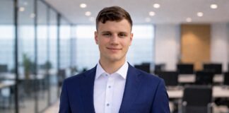 Wer erledigt morgen die Aufgaben, die heute noch Stunden kosten? HVNH AI Unternehmen Prozesse effizient automatisieren Niclas Hoffmann