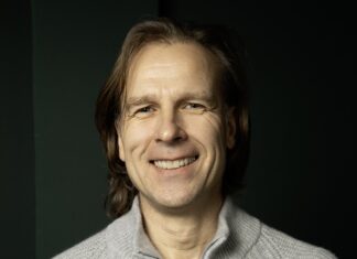 Stehen wir kurz davor, komplexe Probleme völlig neu zu lösen? Kvantify Qrunch Quantencomputing im Fokus Dr. Jörg Weiser Copyright Kvantify