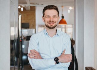 Patronus Notruf Uhr: Sicherheit neu gedacht Patronus Notruf Uhr für mehr Sicherheit Senioren Ben Staudt