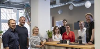 Wie entstehen neue Technologien genau dort, wo Forschung auf Praxis trifft? Photonik Startups Digitalisierung Innovation Technologie Bild von links nach rechts: Dr. Robert Kammel (Fraunhofer IOF), Christian Grötsch (Vorstand Jena Digital), Nora Kirsten (OptoNet e. V.), Viktoriya Demchyk (Jena Digital e. V.), Domenique Dölz (Jena Digital e. V.), Anke Siegmund (OptoNet e. V.), Dr. Sebastian Händschke (Fraunhofer IOF), Hans Elstner (Vorstand Jena Digital) Credits: de:Hub Jena