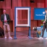 Ein kleines Alltagsproblem mit größerer Wirkung? frischluft Fensterbrett Fenster Produkt bei Die Höhle der Löwen Benedikt Hartmann (r.) und Lukas Benkhoff präsentieren „frischluft Fensterbrett“, das mobile Fensterbrett. Sie erhoffen sich ein Investment von 170.000 Euro für 10 Prozent der Firmenanteile. Bildcredits/Fotograf: RTL / Bernd-Michael Maurer