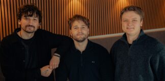 Telefoniert hier schon die nächste Generation im Hintergrund? malma.ai Telefonie KI automatisierte Kommunikation Marco Jülke, Leonhard Pöppel und Anton Kirchner Bildcredits malmachen GbR @malmachen GbR