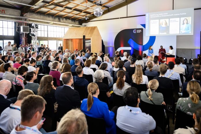 Der Hamburg Innovation Summit 2026 bringt Startups, Forschung und Unternehmen zu KI, Quantencomputing und Innovation zusammen.