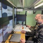 Laserbasierte Drohnenabwehr von INLEAP Photonics im Bundeswehr Test Laserbasierte Drohnenabwehr für die Bundeswehr Dr.-Ing. Marius Lammers (CEO INLEAP Photonics GmbH) und Robert Hoffmann (Projektleiter beim Cyber Innovation Hub) im Shelter der Bedienzentrale. © INLEAP Photonics