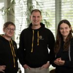 NanoStruct entwickelt schnelle Bakterienerkennung für Lebensmittel NanoStruct erhält Seed Funding von Bayern Kapital Das Team von NanoStruct, v.l.n.r.: Enno Schatz (CTO), Kai Leibfried (CFO) und Henriette Maaß (CEO). Copyright: NanoStruct GmbH