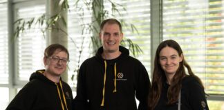 NanoStruct entwickelt schnelle Bakterienerkennung für Lebensmittel NanoStruct erhält Seed Funding von Bayern Kapital Das Team von NanoStruct, v.l.n.r.: Enno Schatz (CTO), Kai Leibfried (CFO) und Henriette Maaß (CEO). Copyright: NanoStruct GmbH