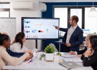 Pitch Deck 2026: Inhalte, Struktur und Investor Readiness Pitch Deck 2026: Welche Inhalte Investoren 2026 erwarten und warum Profitabilität, KI-Moat und Unit Economics entscheidend sind.