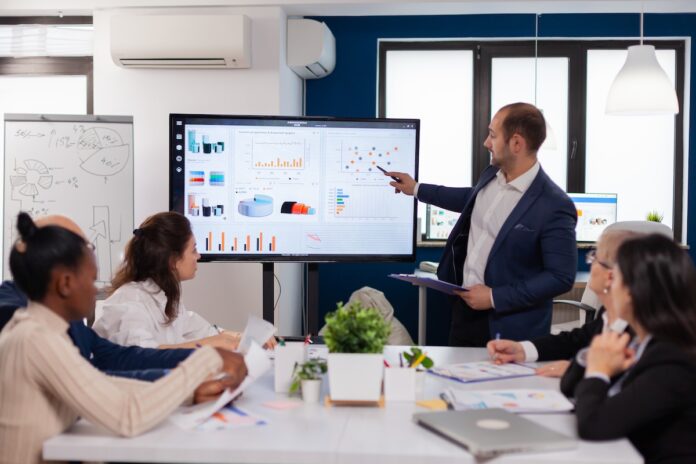 Pitch Deck 2026: Welche Inhalte Investoren 2026 erwarten und warum Profitabilität, KI-Moat und Unit Economics entscheidend sind.