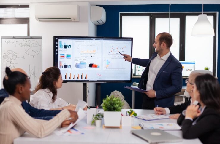 Pitch Deck 2026: Welche Inhalte Investoren 2026 erwarten und warum Profitabilität, KI-Moat und Unit Economics entscheidend sind.